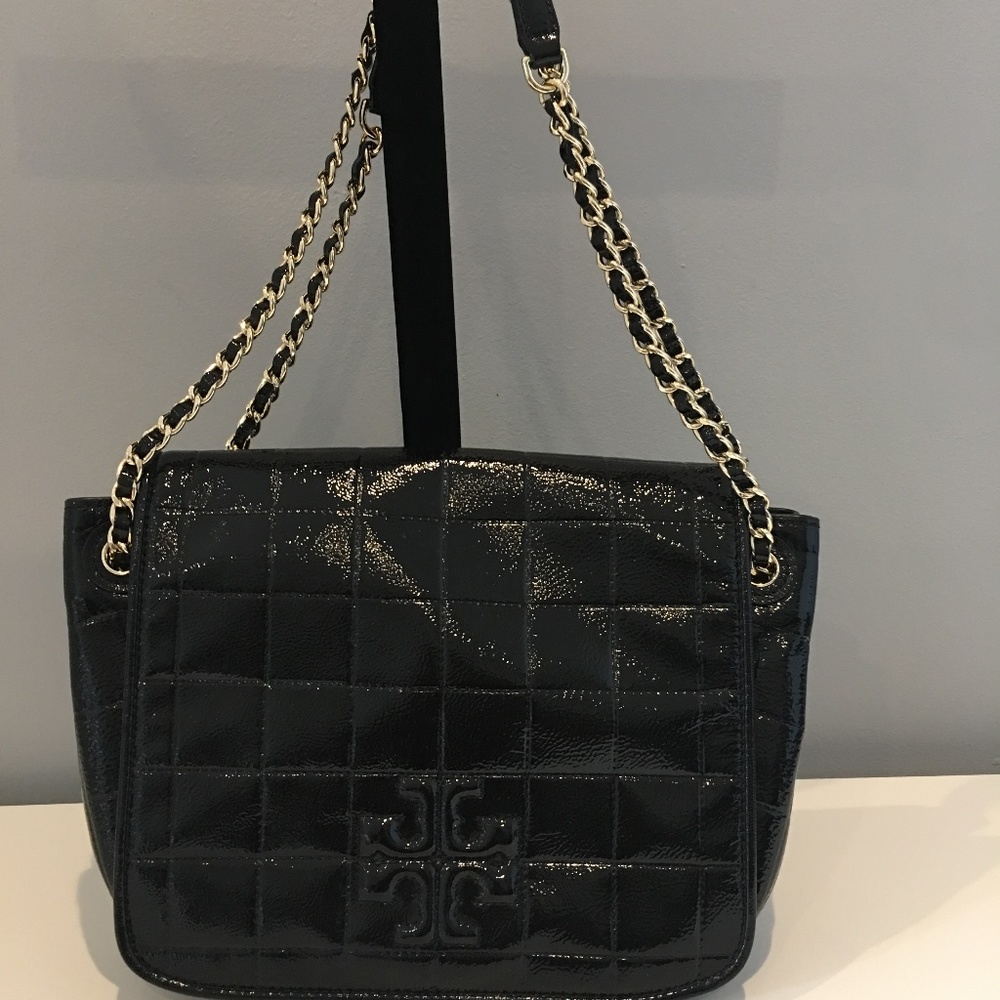 TORY BURCH MARION QUILTED PATENT SMALL FLAP SHOULDER BAG